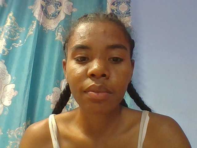 Emelie1a live cam on BongaCams