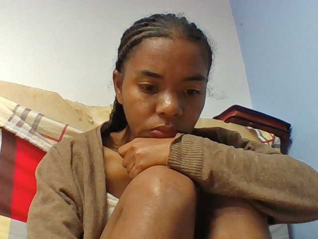 Emelie1a live cam on BongaCams