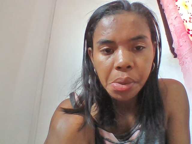 Emelie1a live cam on BongaCams