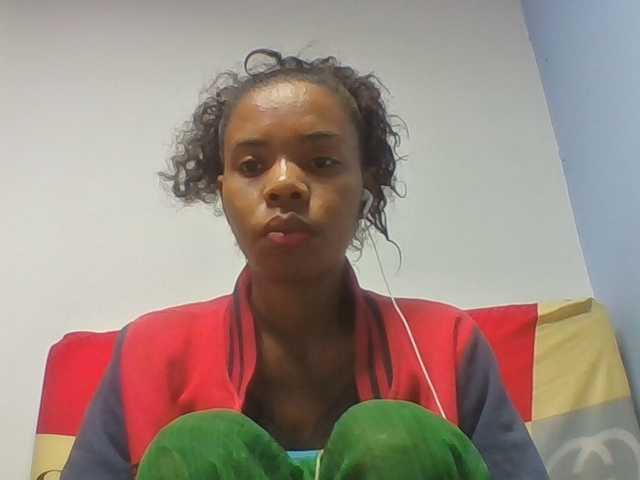 Emelie1a live cam on BongaCams