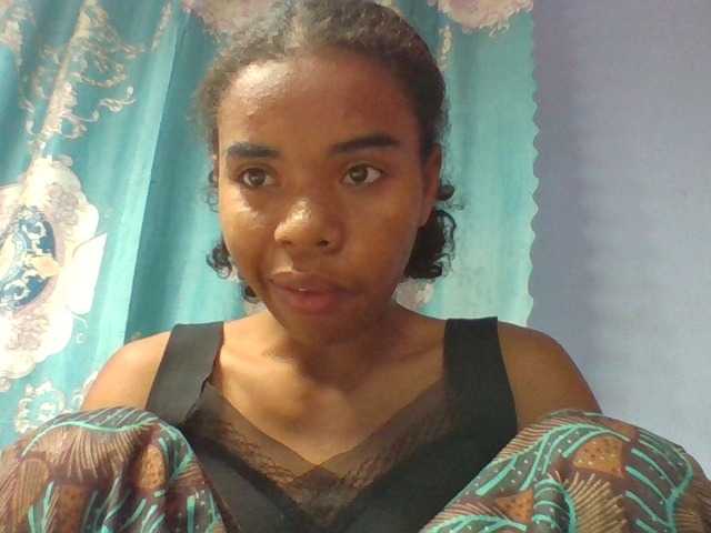 Emelie1a live cam on BongaCams