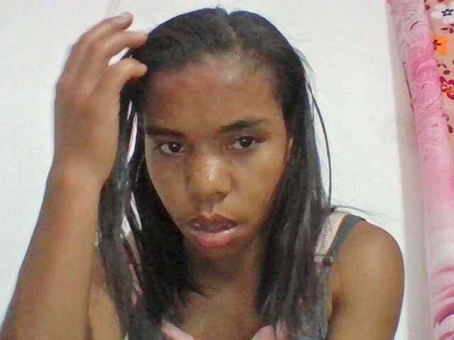 Emelie1a live cam on BongaCams