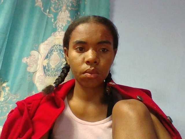 Emelie1a live cam on BongaCams