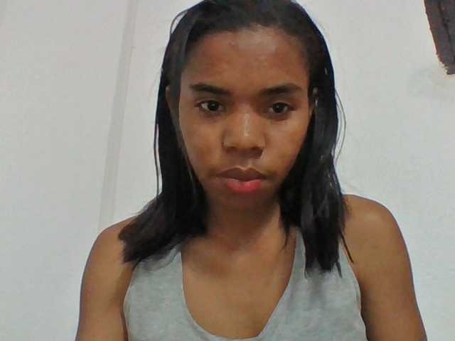 Emelie1a live cam on BongaCams