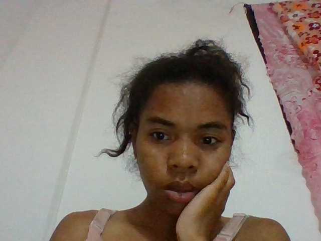 Emelie1a live cam on BongaCams