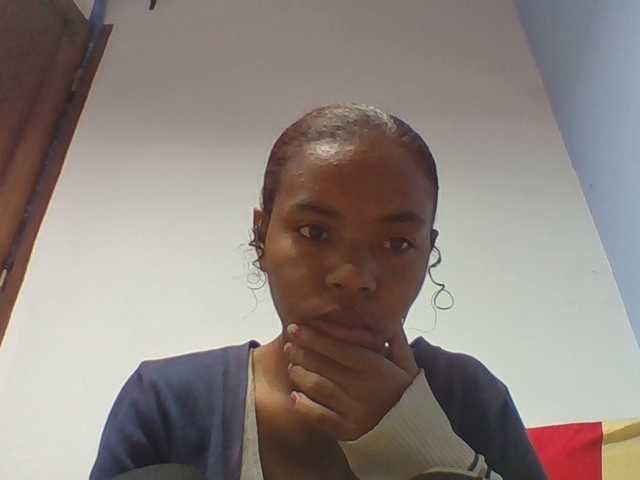 Emelie1a live cam on BongaCams