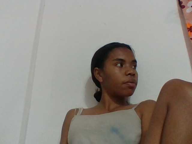 Emelie1a live cam on BongaCams