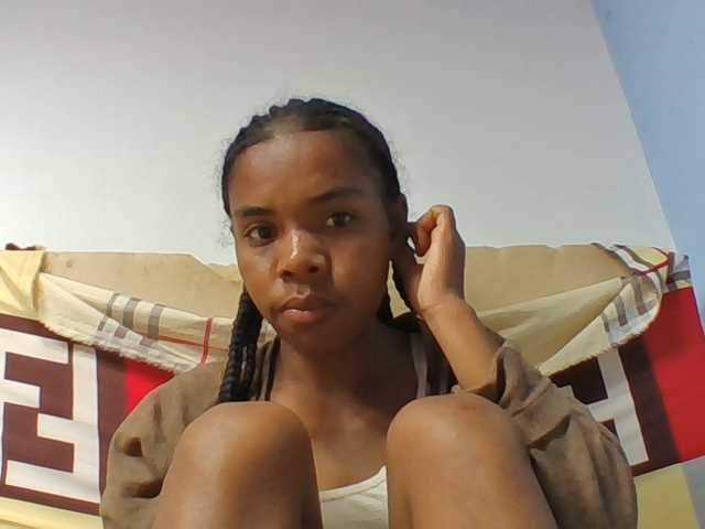 Emelie1a live cam on BongaCams