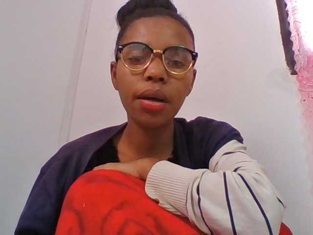 Emelie1a live cam on BongaCams