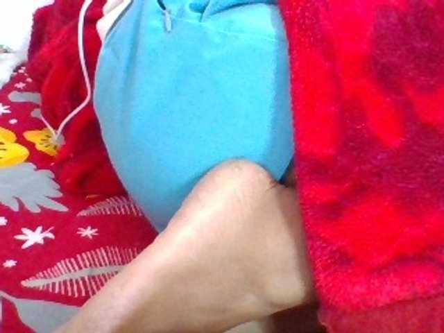 Emelie1a live cam on BongaCams