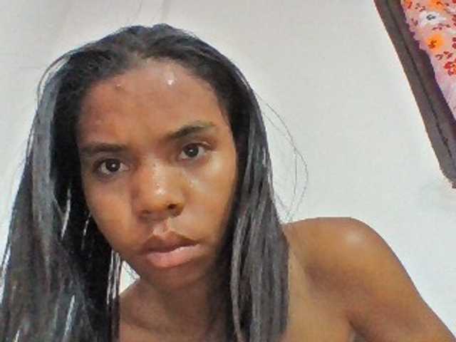Emelie1a live cam on BongaCams