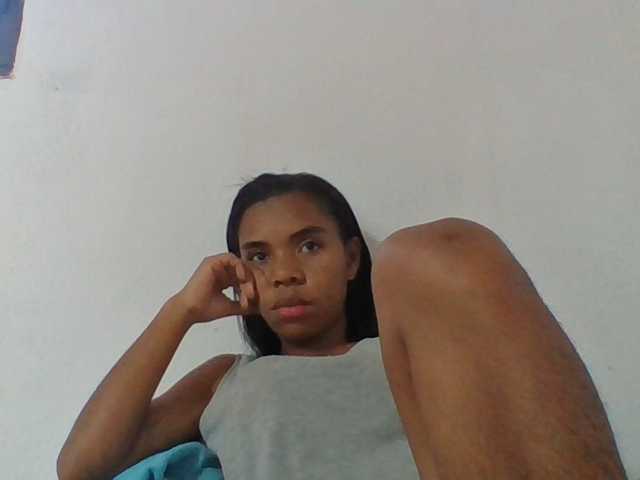 Emelie1a live cam on BongaCams