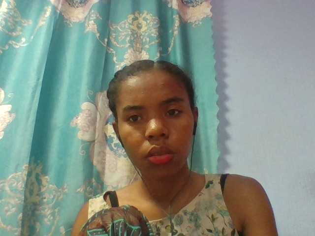 Emelie1a live cam on BongaCams
