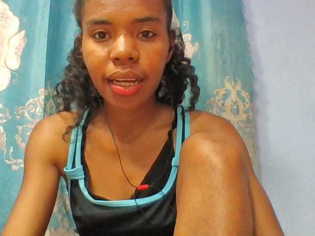 Emelie1a live cam on BongaCams