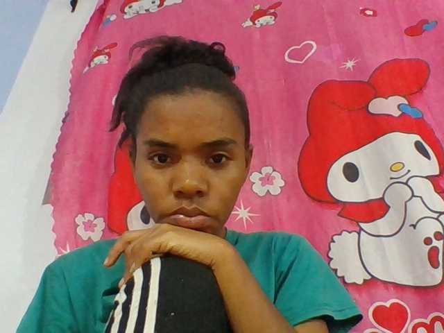Emelie1a live cam on BongaCams