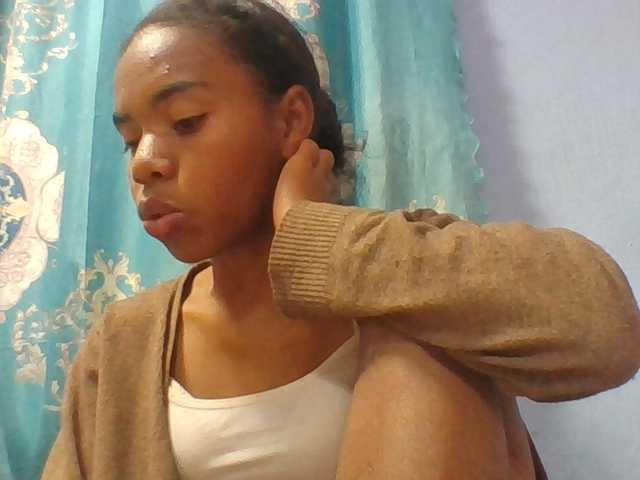 Emelie1a live cam on BongaCams