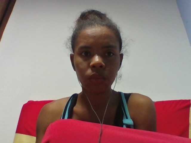 Emelie1a live cam on BongaCams