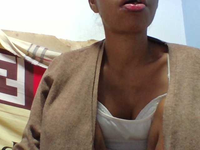 Emelie1a live cam on BongaCams