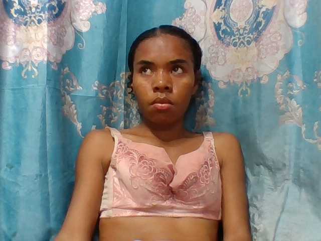 Emelie1a live cam on BongaCams