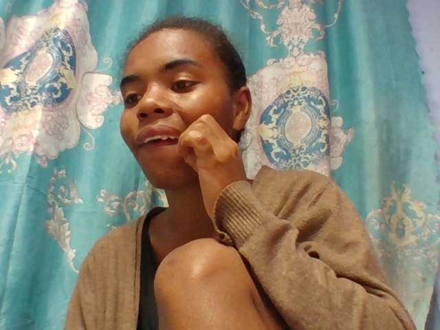 Emelie1a live cam on BongaCams