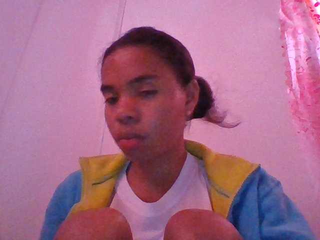 Emelie1a live cam on BongaCams