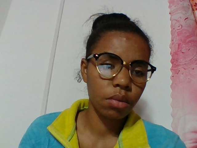 Emelie1a live cam on BongaCams