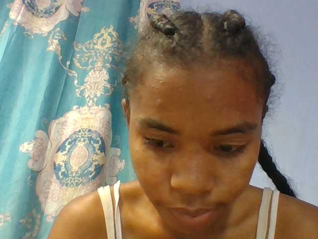 Emelie1a live cam on BongaCams