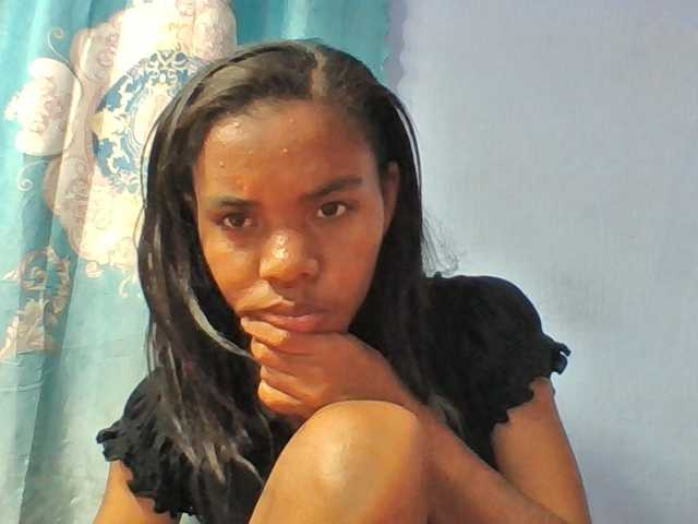 Emelie1a live cam on BongaCams