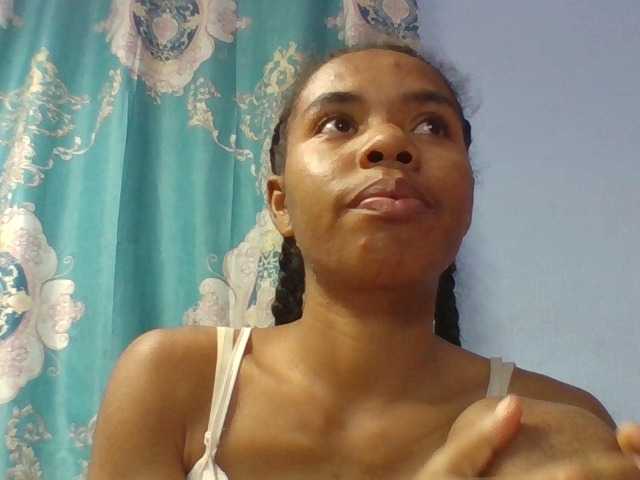 Emelie1a live cam on BongaCams