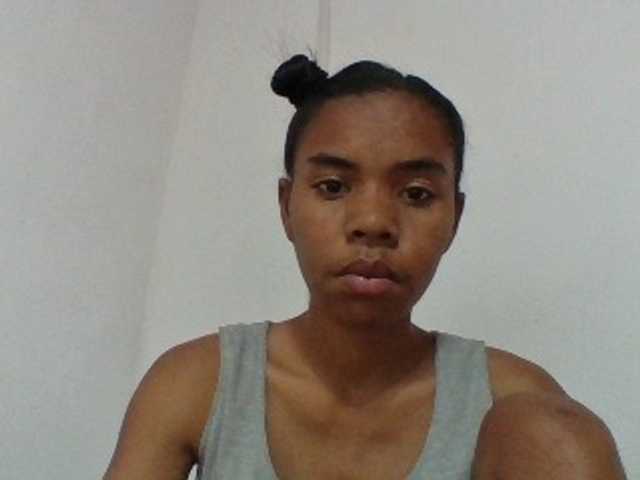 Emelie1a live cam on BongaCams