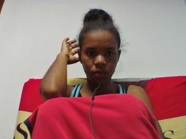 Emelie1a live cam on BongaCams