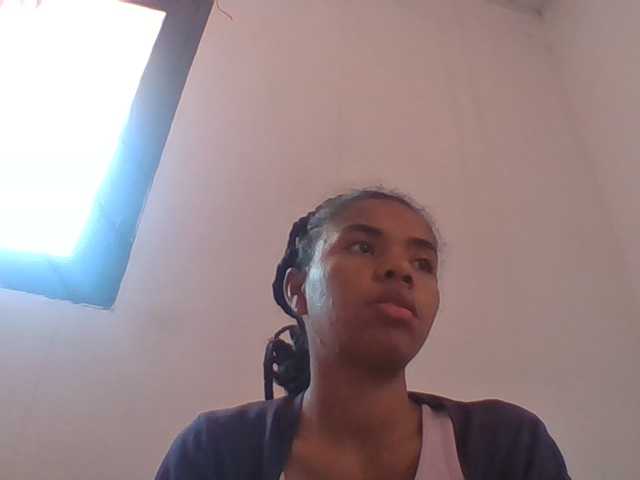 Emelie1a live cam on BongaCams