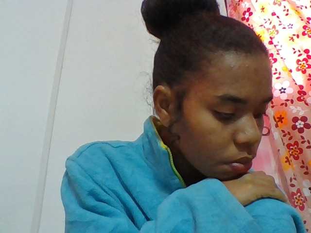 Emelie1a live cam on BongaCams