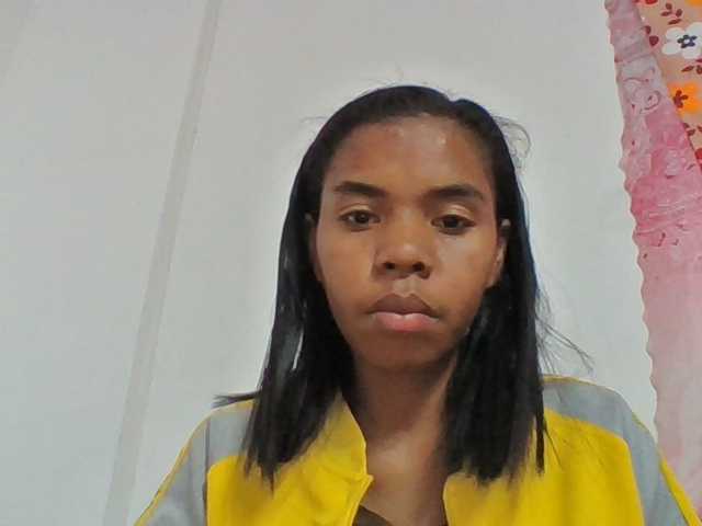 Emelie1a live cam on BongaCams