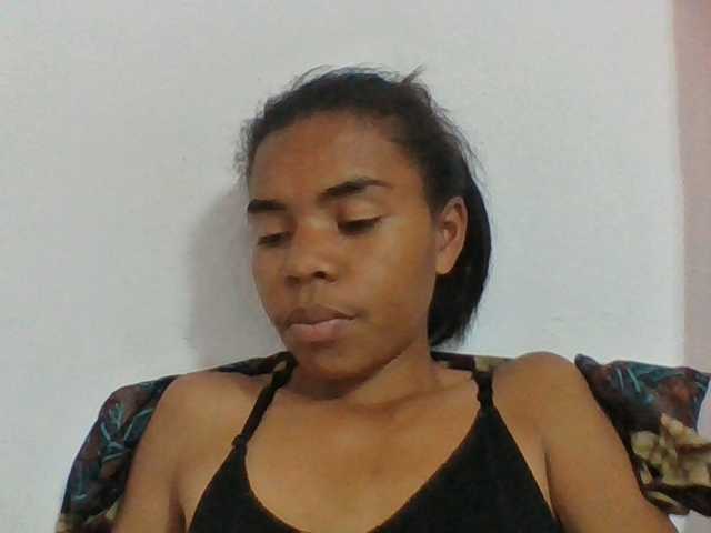 Emelie1a live cam on BongaCams