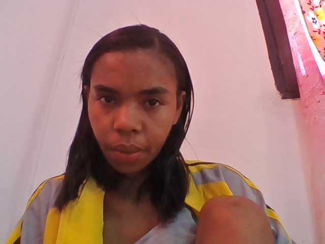 Emelie1a live cam on BongaCams