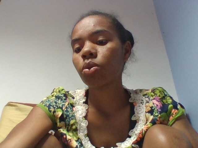 Emelie1a live cam on BongaCams