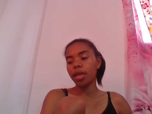 Emelie1a live cam on BongaCams