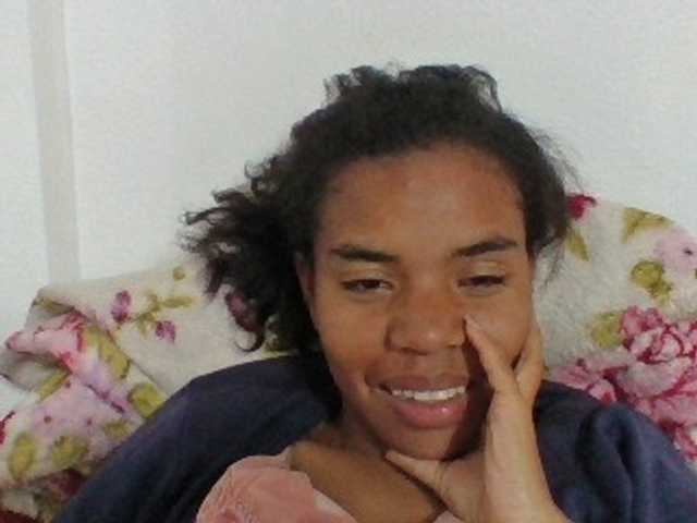 Emelie1a live cam on BongaCams