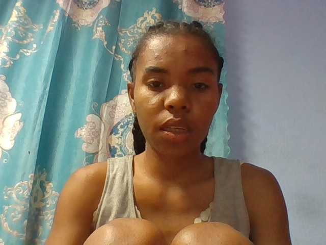 Emelie1a live cam on BongaCams