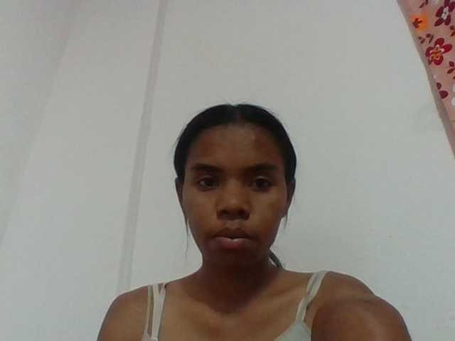 Emelie1a live cam on BongaCams