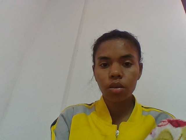 Emelie1a live cam on BongaCams