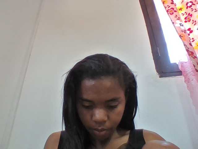 Emelie1a live cam on BongaCams