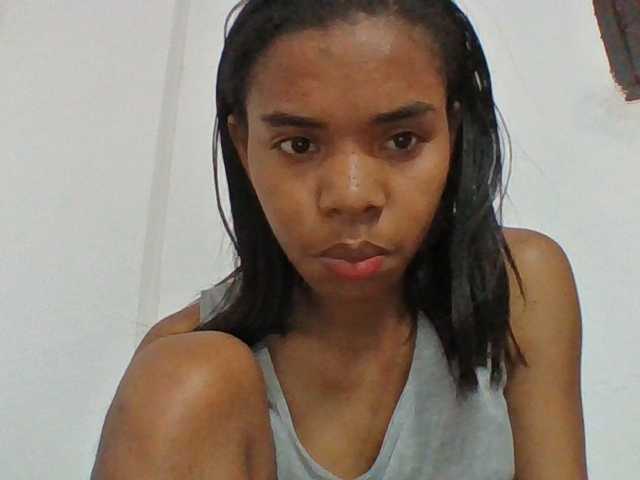 Emelie1a live cam on BongaCams