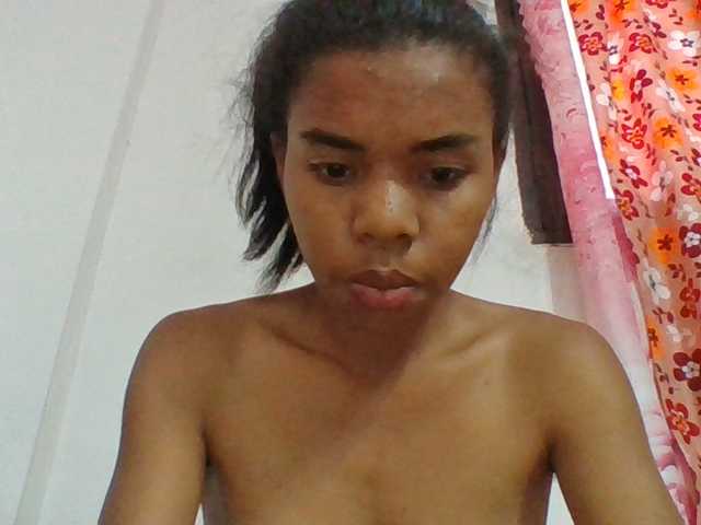 Emelie1a live cam on BongaCams