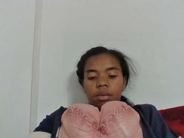 Emelie1a live cam on BongaCams