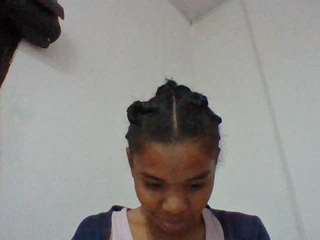 Emelie1a live cam on BongaCams