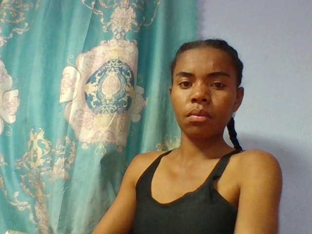 Emelie1a live cam on BongaCams