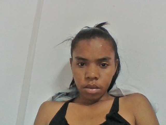 Emelie1a live cam on BongaCams