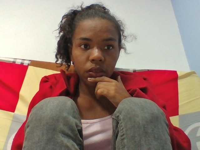 Emelie1a live cam on BongaCams
